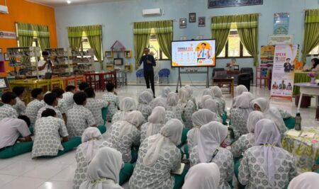 Pelatihan “Speak to Lead” bagi Pengurus OSIS
