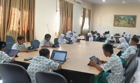 Ukur Kemampuan Membaca, Siswa Kelas 7 Ikuti Tes KEM